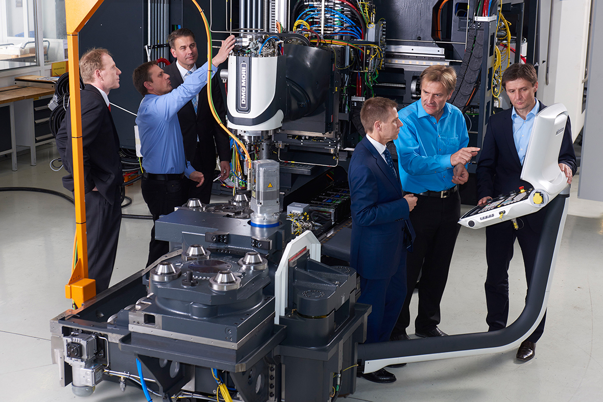 在一個實際投資項目中，舍弗勒和Deckel Maho Pfronten公司的專家開發(fā)出了“機床4.0”，利用現(xiàn)有生產(chǎn)技術(shù)與傳感器、云技術(shù)和數(shù)字化零部件的連接，向數(shù)字化生產(chǎn)目標(biāo)邁出了實質(zhì)性的一步。